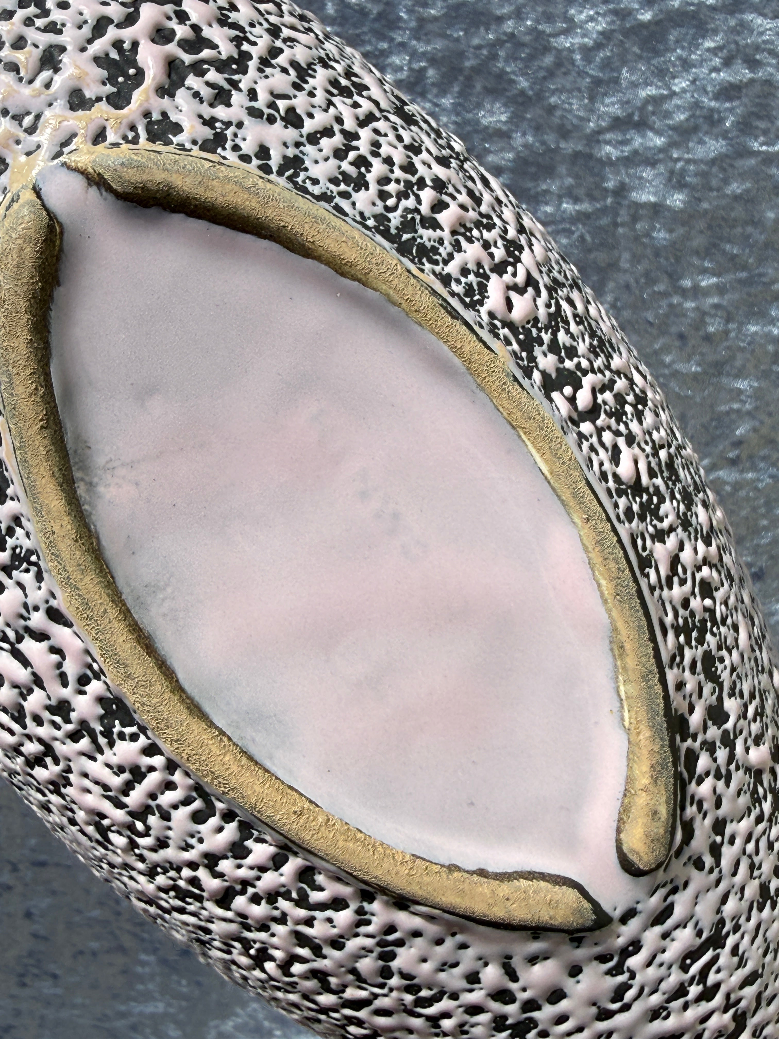 Kenwood Shawnee Ceramic Scalloped Bowl