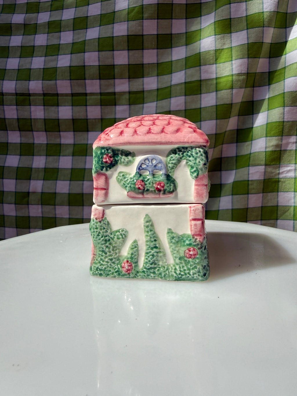 AVON Country Cottage Shaker Set
