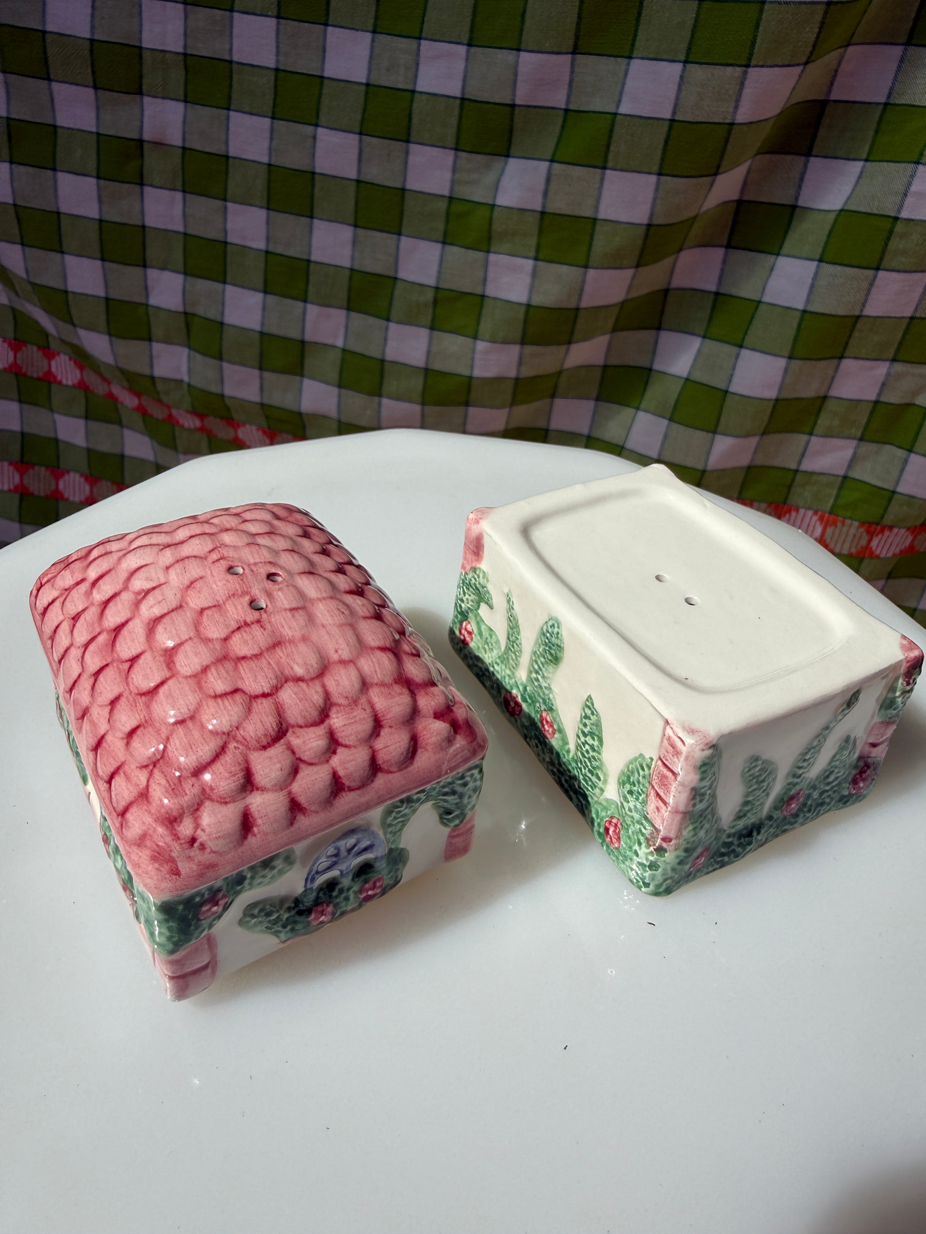 AVON Country Cottage Shaker Set