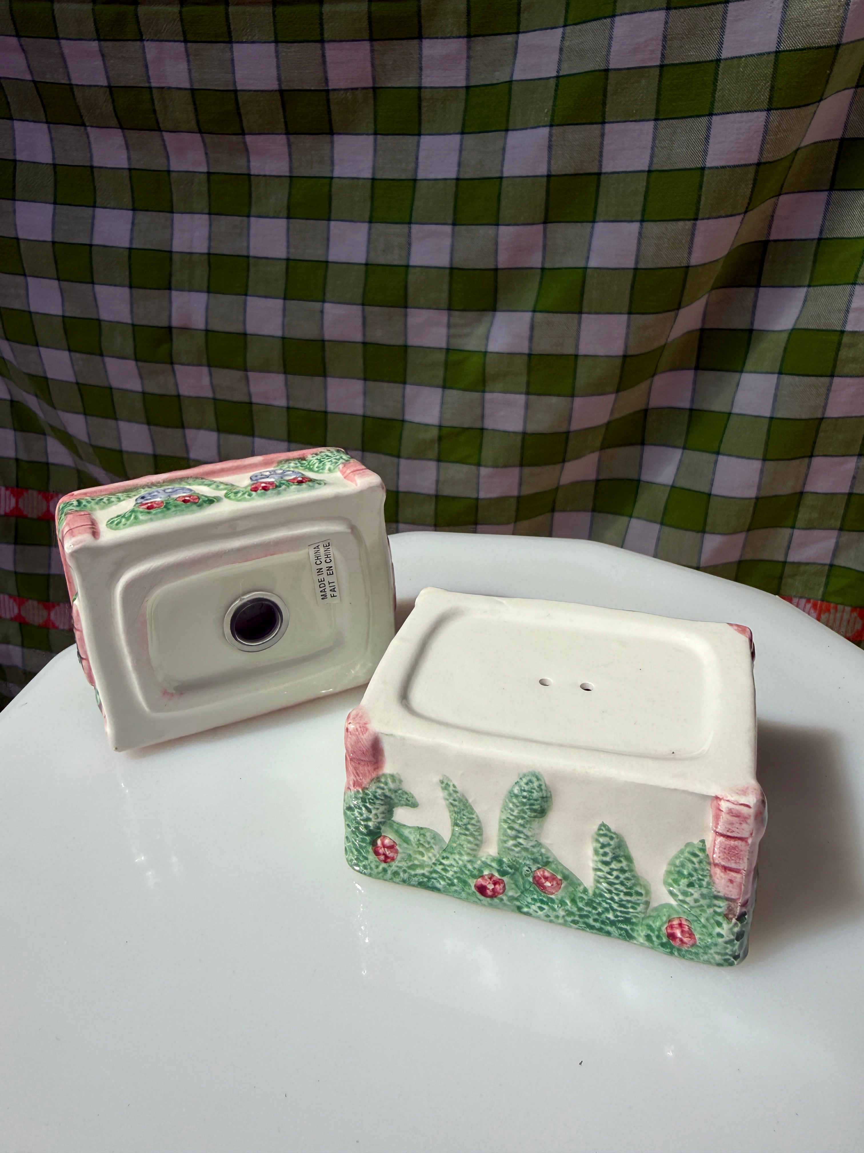 AVON Country Cottage Shaker Set
