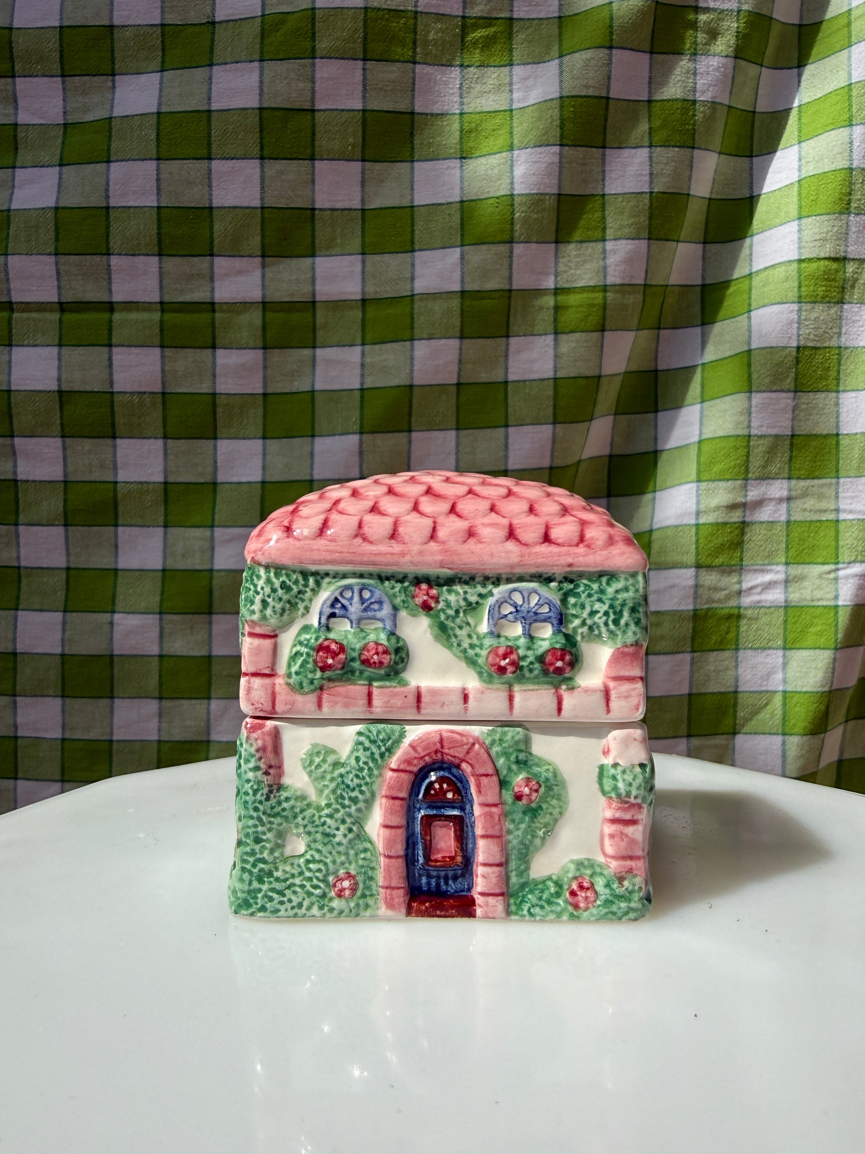 AVON Country Cottage Shaker Set